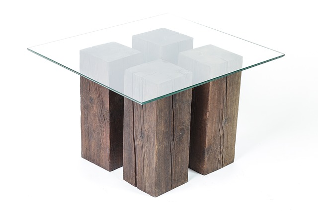 stůl ze dřeva a skla.jpg